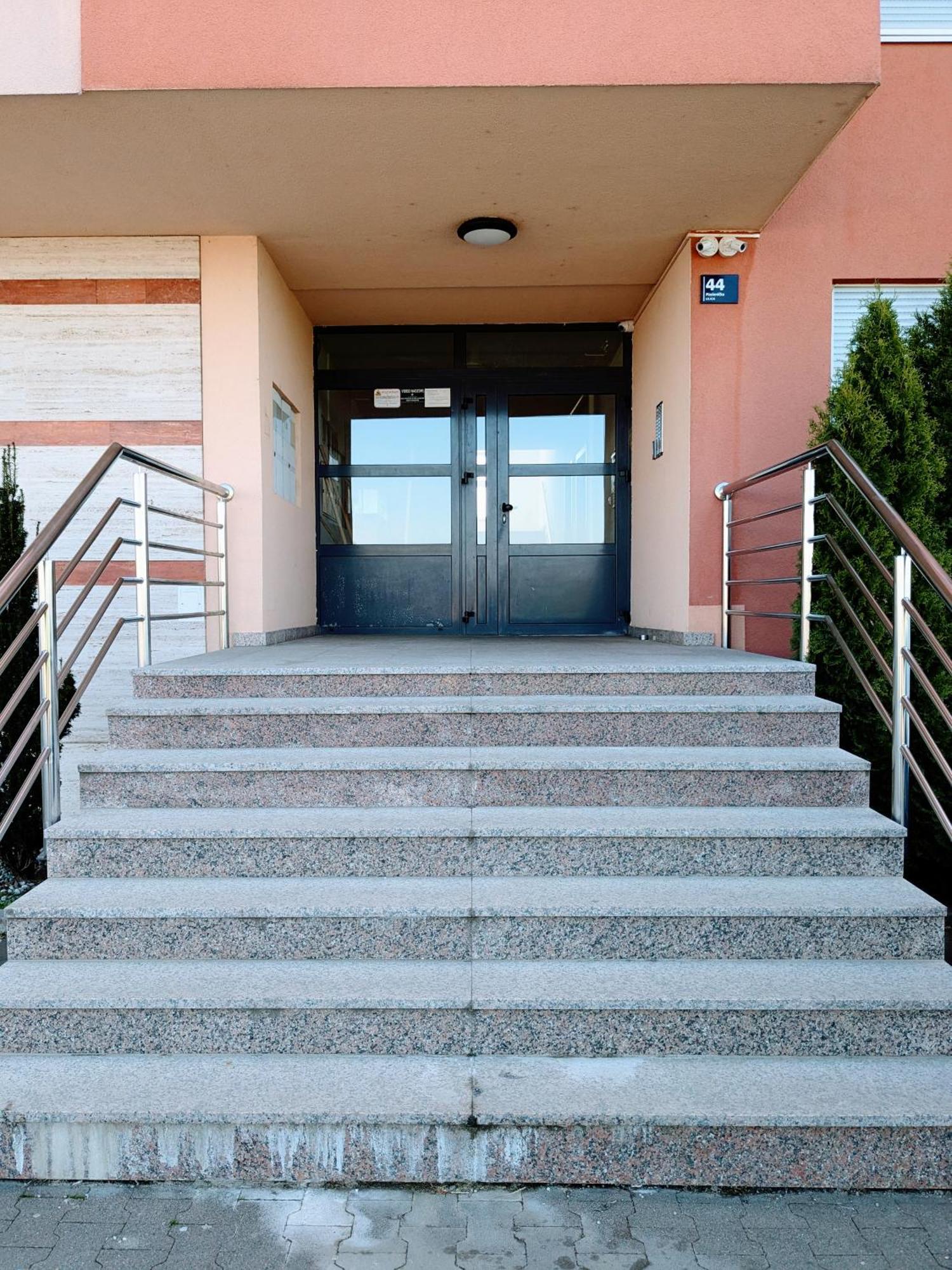 Doma-Lu Apartment-Near Airport And Highway- Free Parking Velika Mlaka Екстер'єр фото